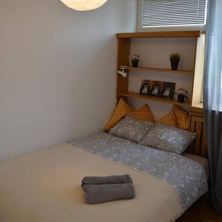 Ohmyhome - Sunny Apartment In City Center Varsó Kültér fotó