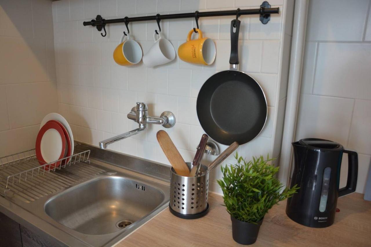 Ohmyhome - Sunny Apartment In City Center Varsó Kültér fotó
