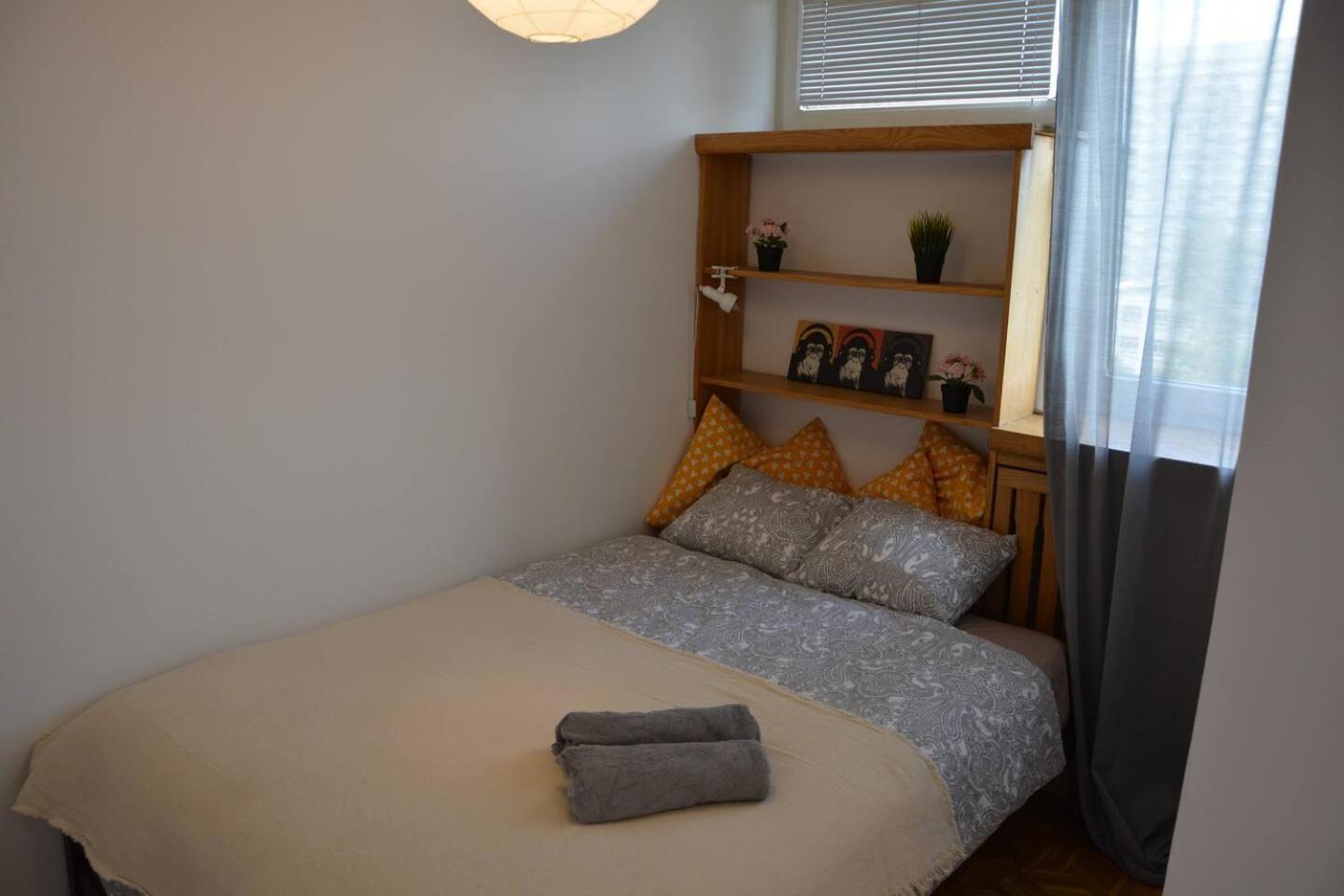 Ohmyhome - Sunny Apartment In City Center Varsó Kültér fotó