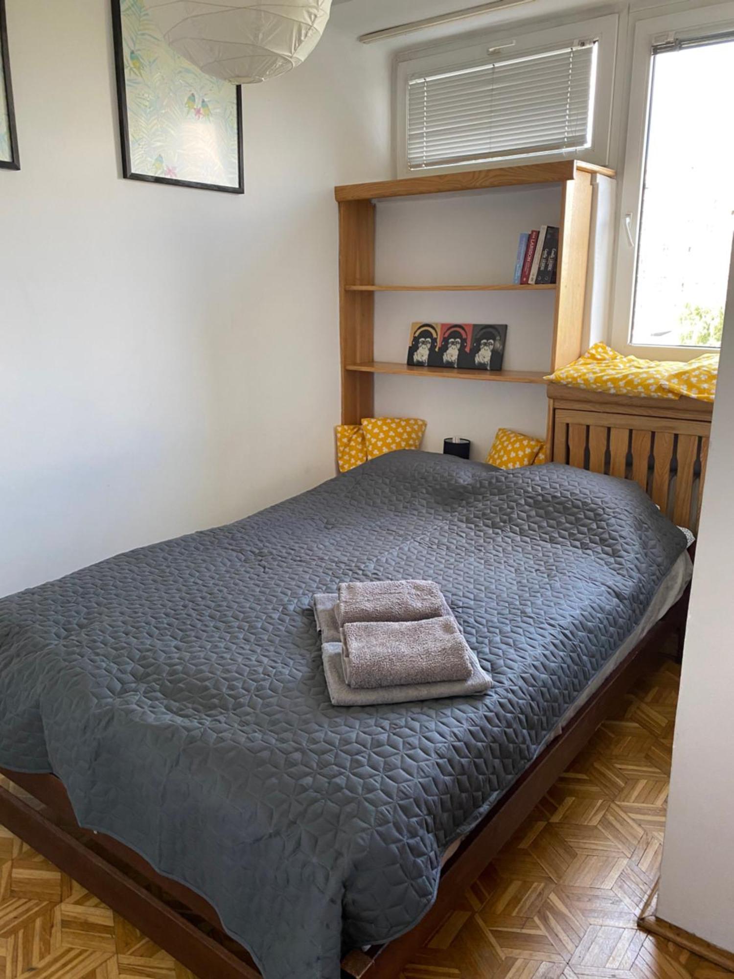 Ohmyhome - Sunny Apartment In City Center Varsó Kültér fotó
