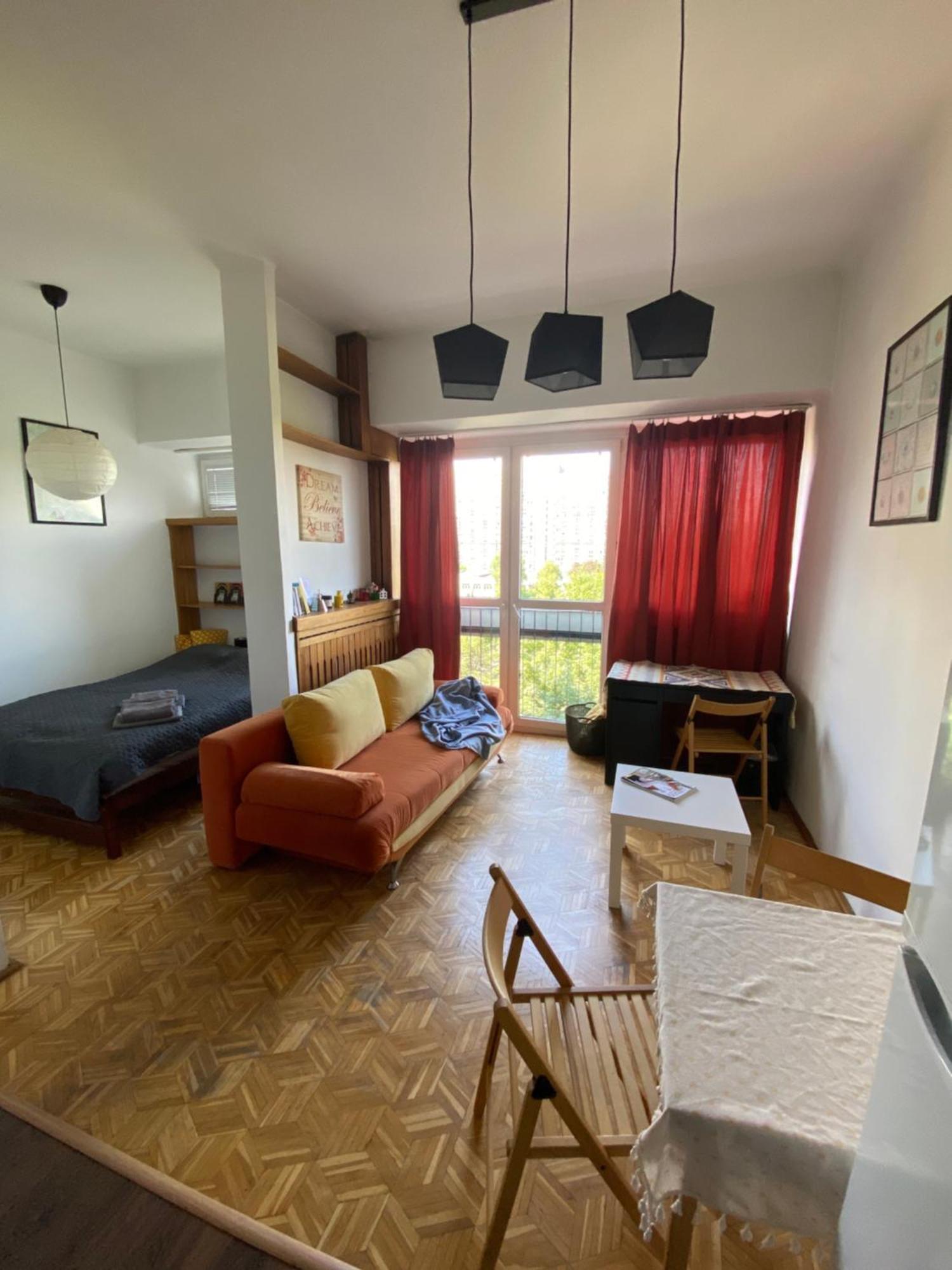 Ohmyhome - Sunny Apartment In City Center Varsó Kültér fotó