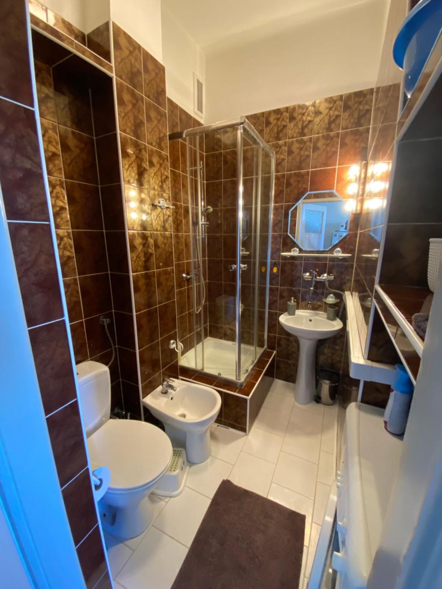 Ohmyhome - Sunny Apartment In City Center Varsó Kültér fotó
